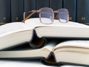böcker och glasögon